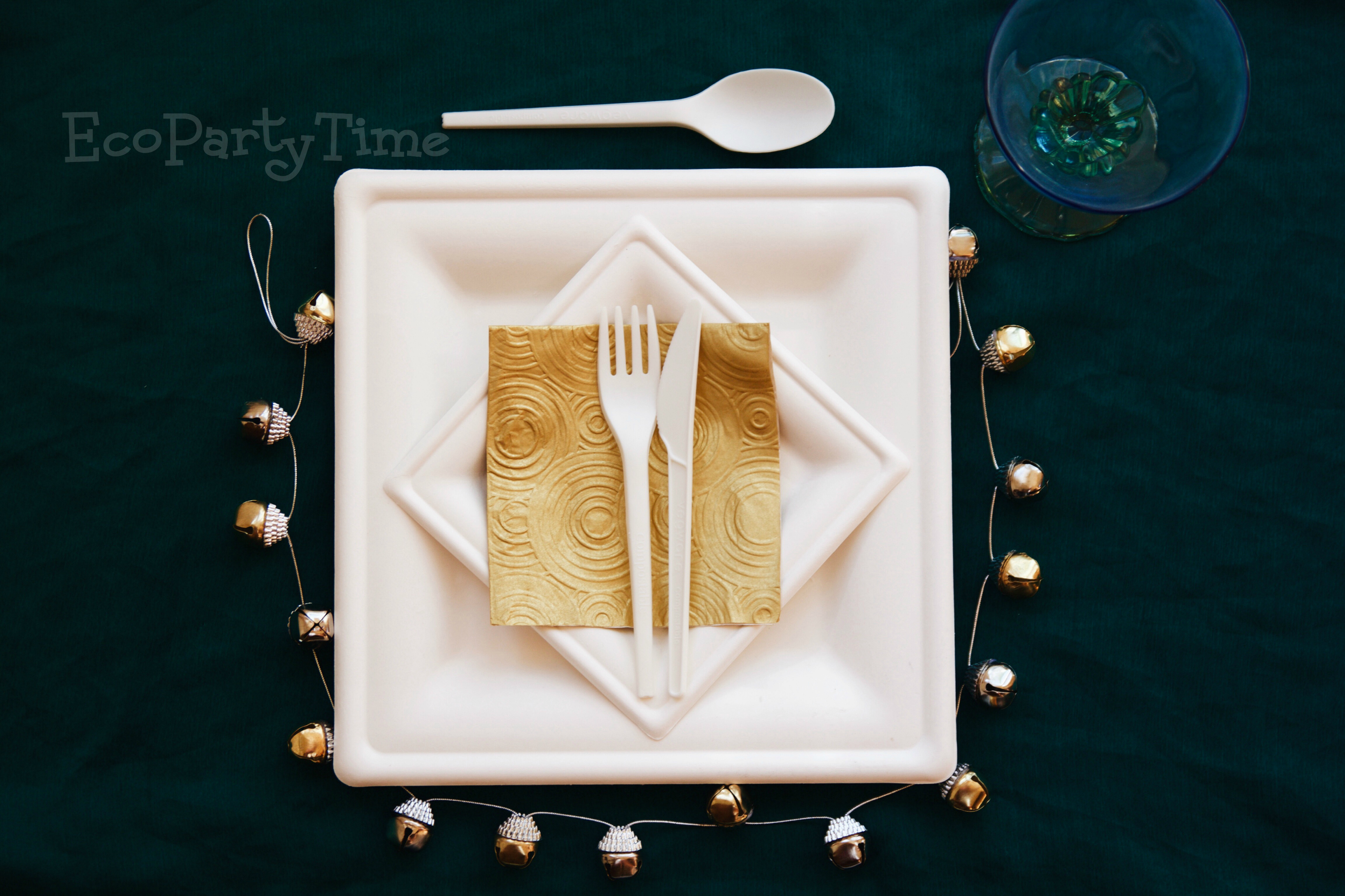 EcoPartyTime: Elegant Emerald Table Setting