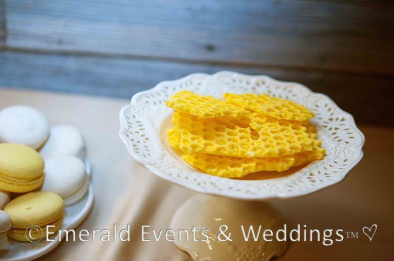 Sweet & Eco-chic Honey Bee Wedding Must-Haves from Ecopartytime -  Honey