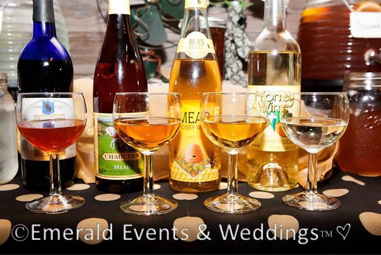 Sweet & Eco-chic Honey Bee Wedding Must-Haves from Ecopartytime -  Mead Drinks